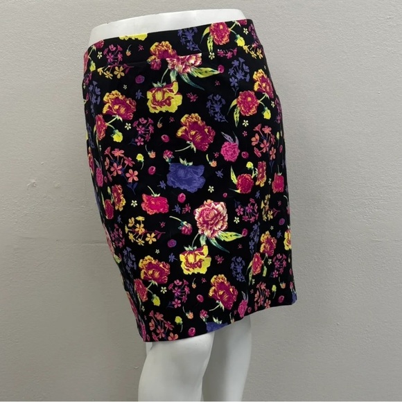 Torrid Black Floral Betsey Johnson Mini Foxy Skirt - New - Size 4 (26) - Picture 3 of 6